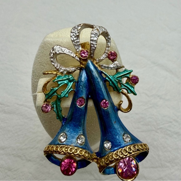 Vintage Art Deco Holiday Bells brooch - Picture 2 of 3
